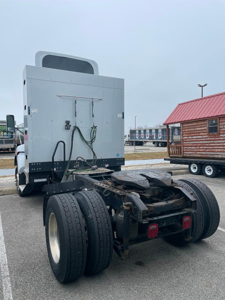 2013 KENWORTH T440 TRACTOR, SINGLE AXLE, DAY CAB, COMPRESSED NATURAL GAS (CNG), CUMMINS ISLG 320 CNG