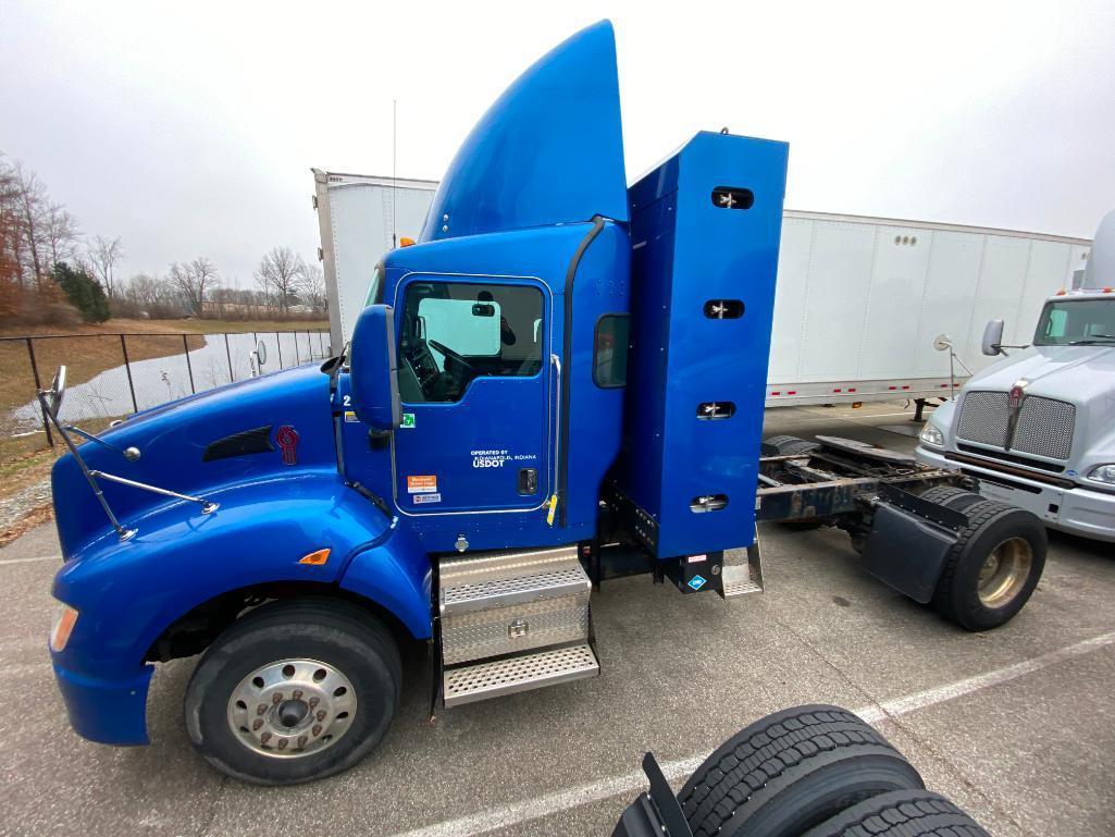 2013 KENWORTH T440 TRACTOR, SINGLE AXLE, DAY CAB, COMPRESSED NATURAL GAS (CNG), CUMMINS ISLG 320 CNG