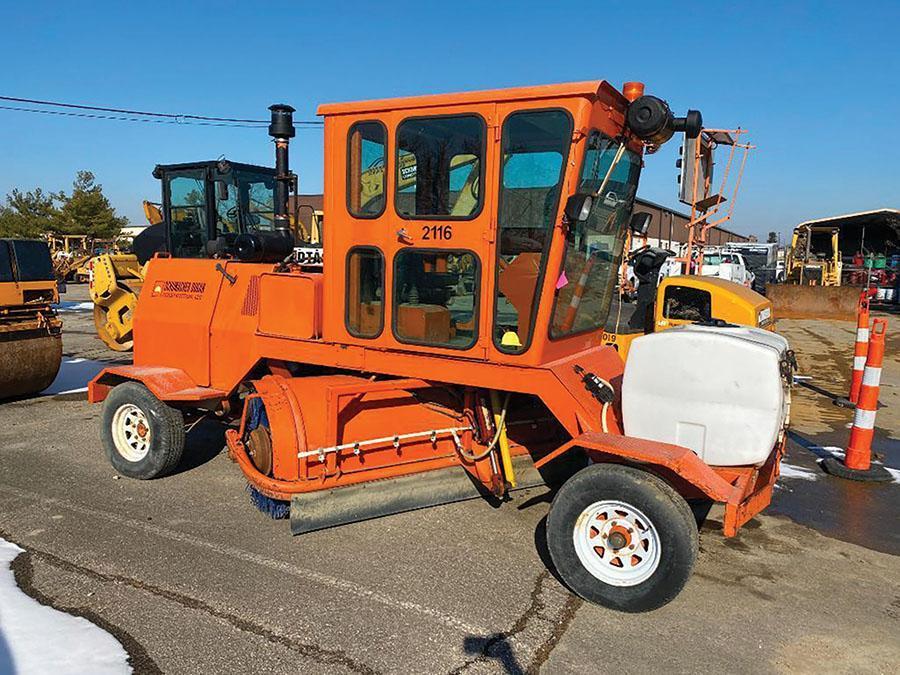 2002 BROCE BROOM RJ350 8' STREET BROOM / SWEEPER, S/N 401362, ENCLOSED A/C & HEATED CAB, DEERE