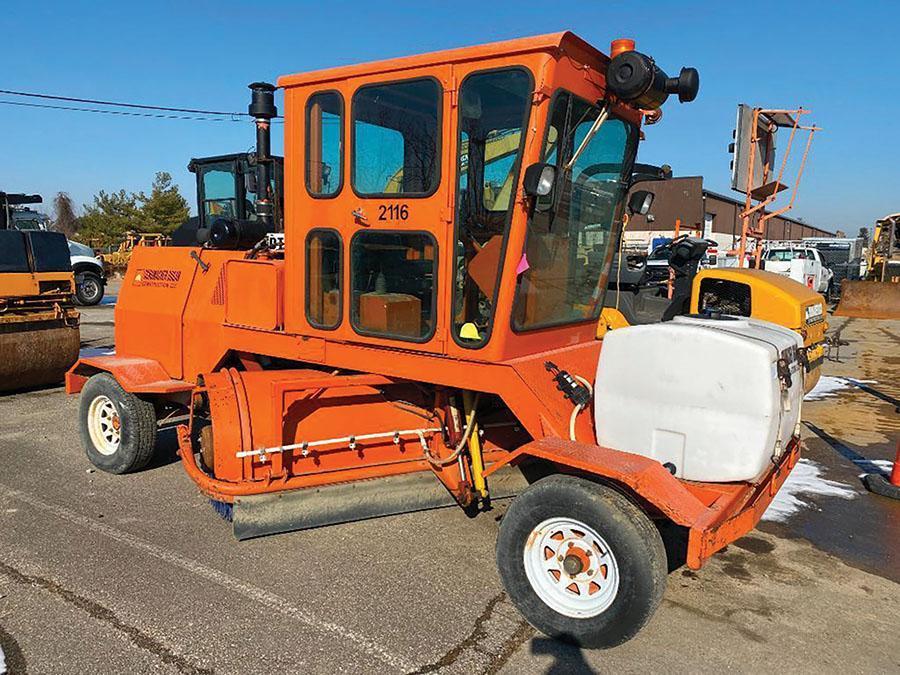 2002 BROCE BROOM RJ350 8' STREET BROOM / SWEEPER, S/N 401362, ENCLOSED A/C & HEATED CAB, DEERE