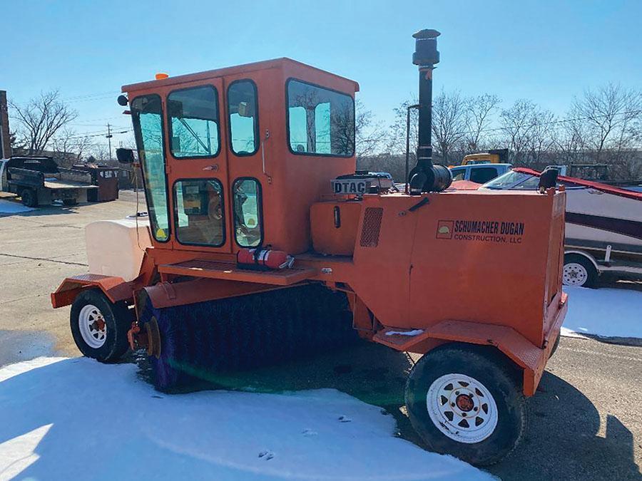 2002 BROCE BROOM RJ350 8' STREET BROOM / SWEEPER, S/N 401362, ENCLOSED A/C & HEATED CAB, DEERE