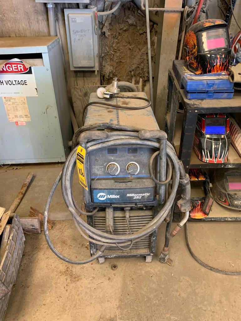 Miller Millermatic 252 Wire Welder, 200 AMP, S/N ME360312N