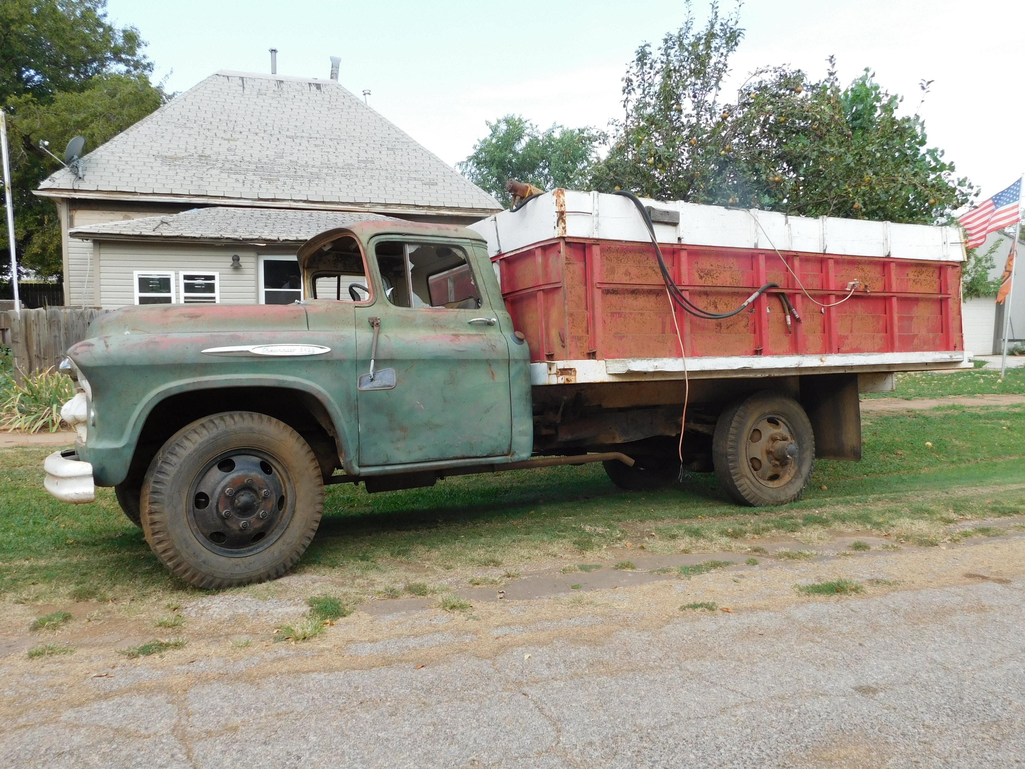 1957 Chevrolet 6400 Grain Truck