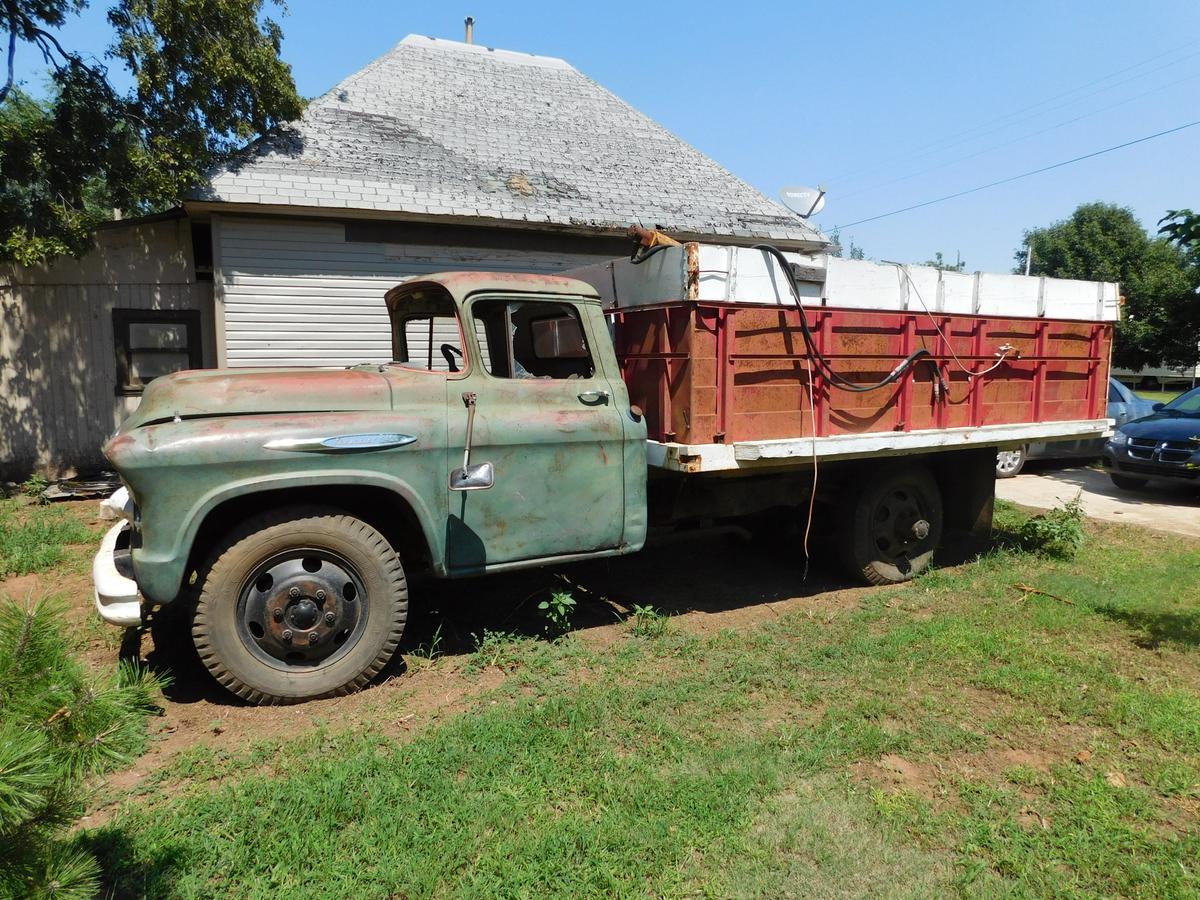 1957 Chevrolet 6400 Grain Truck