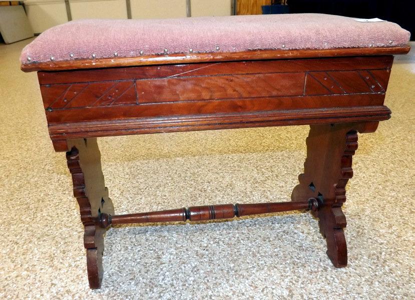 Piano Bench w/Mauve Colored Seat