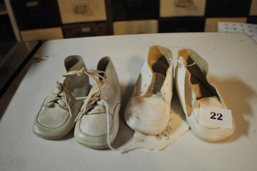 2 PAIR OF LEATHER BABY SHOES, VINTAGE