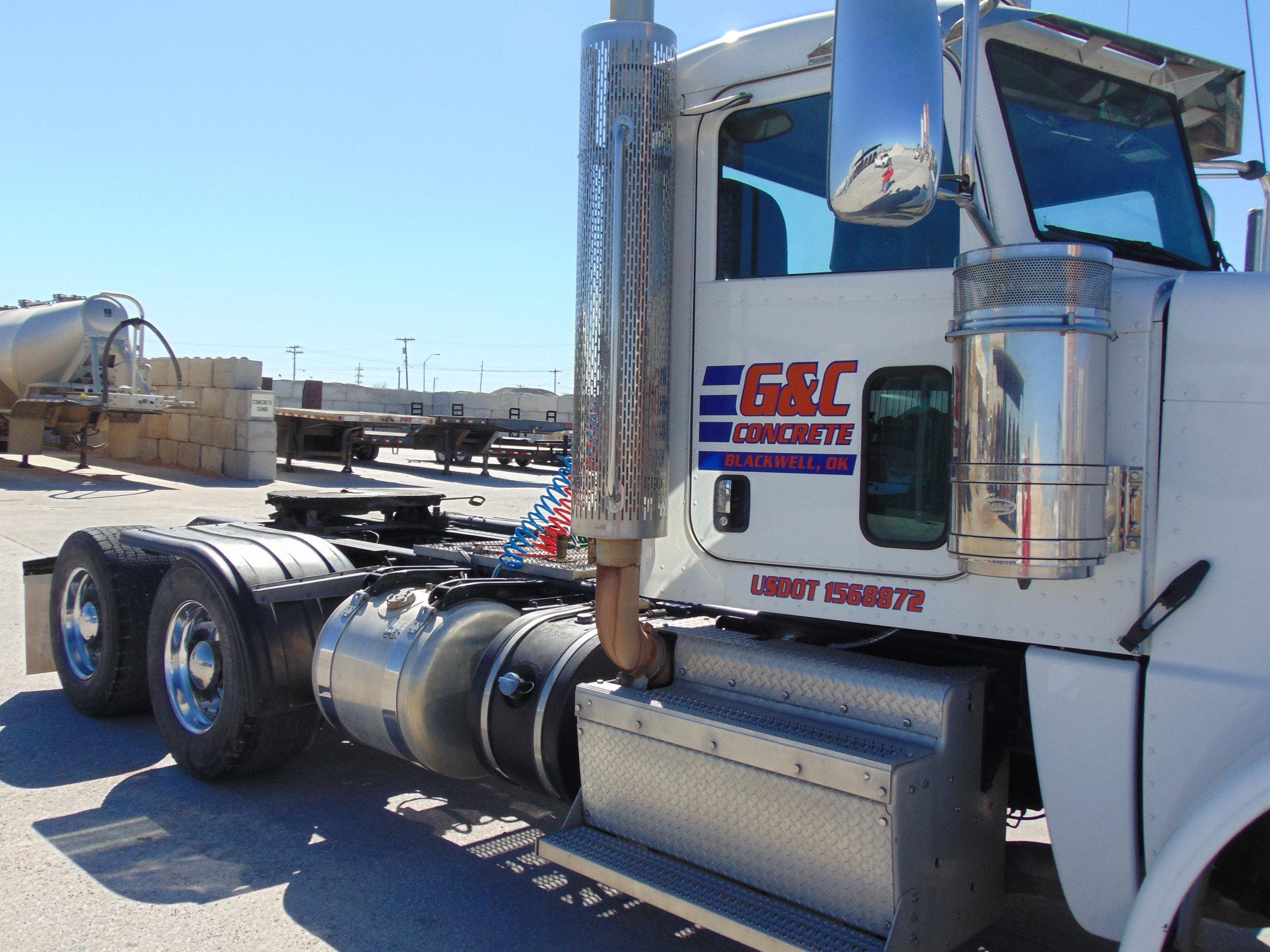 2013 Peterbilt Day Cab Truck