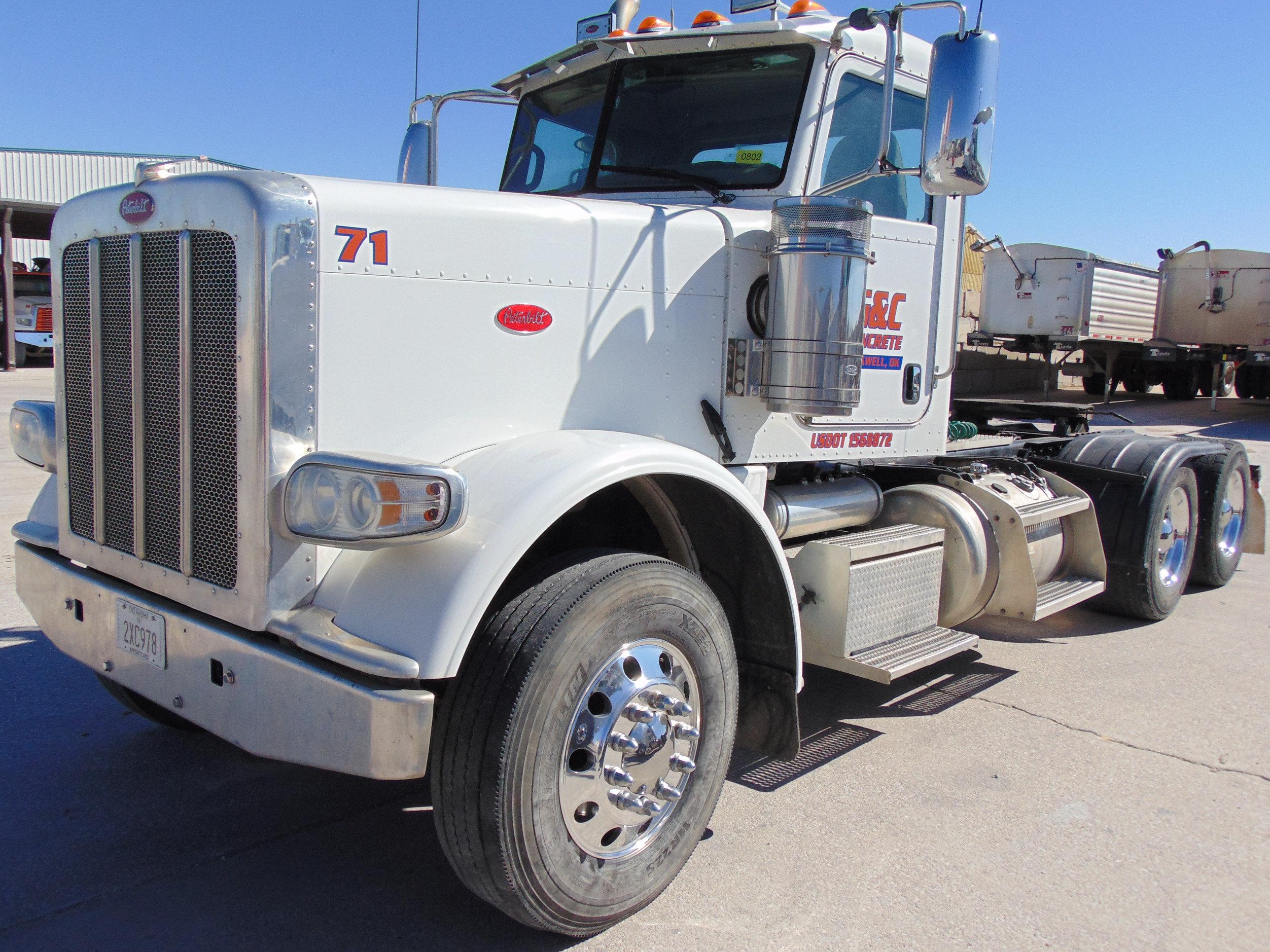 2013 Peterbilt Day Cab Truck