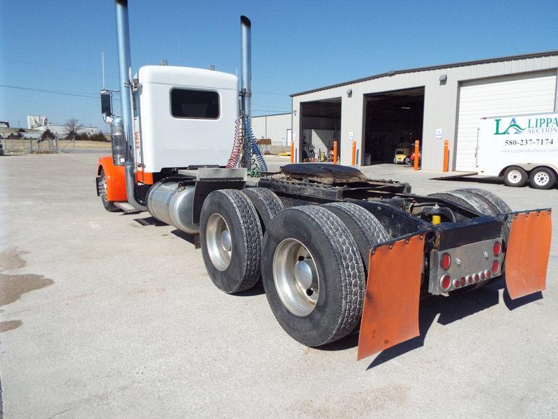 2001 Peterbilt Day Cab Truck