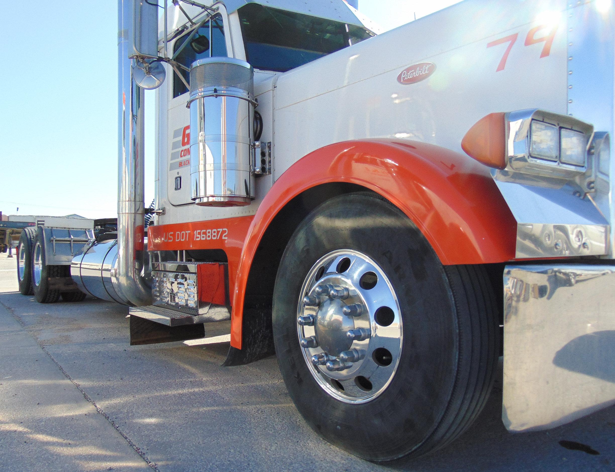 2001 Peterbilt Day Cab Truck