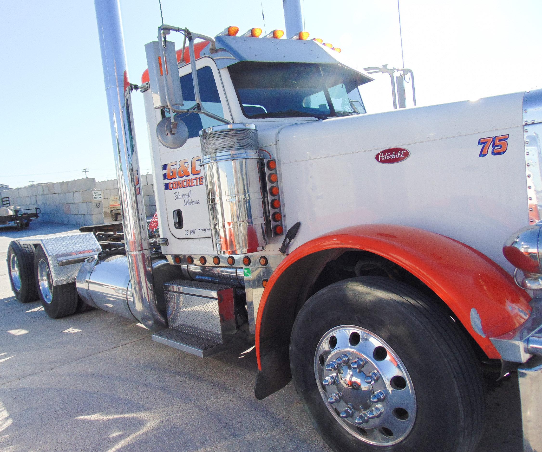 2006 Peterbilt Day Cab Truck