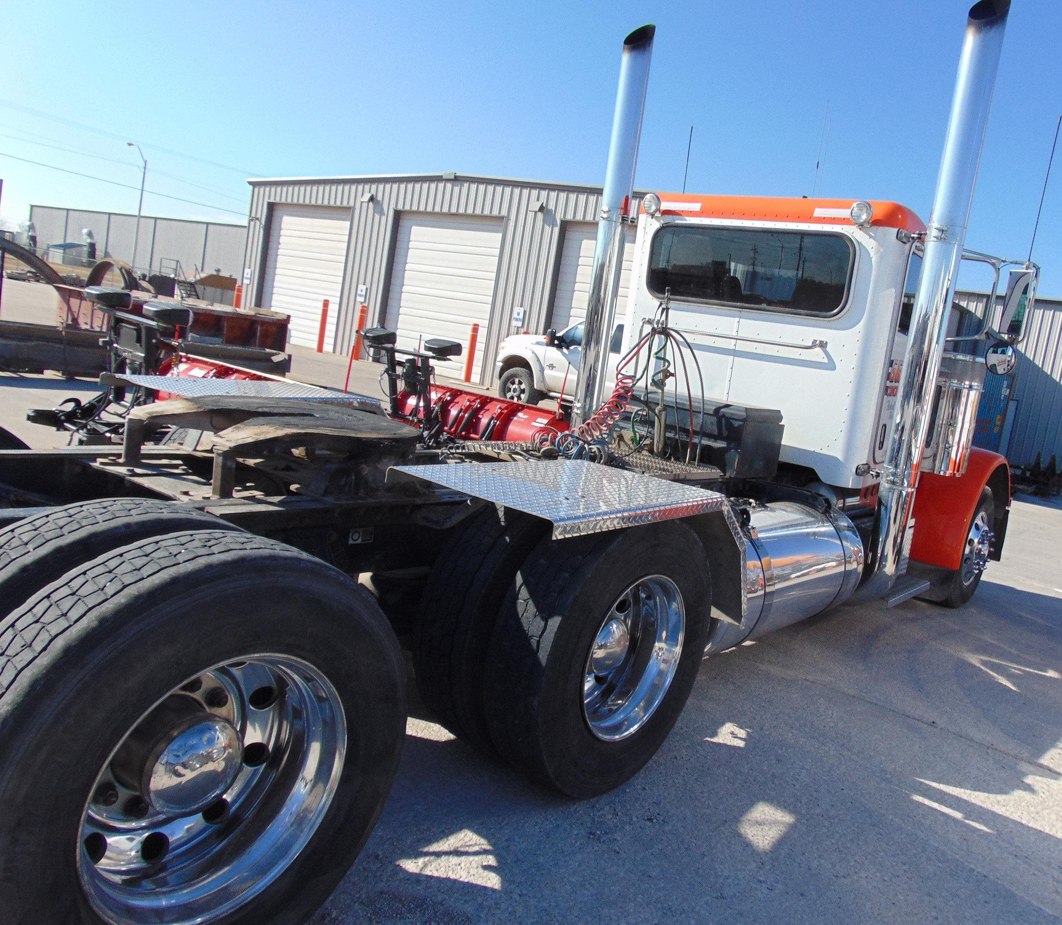 2006 Peterbilt Day Cab Truck