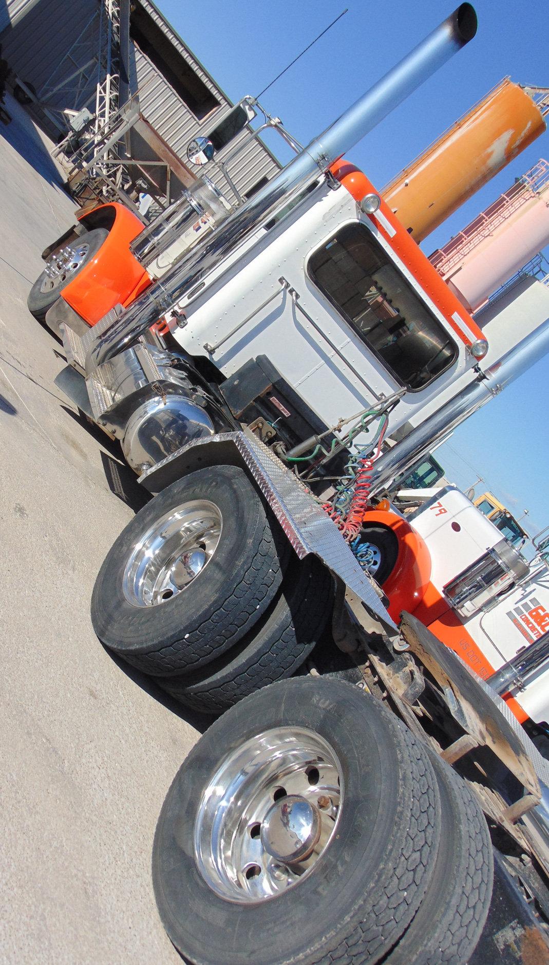 2006 Peterbilt Day Cab Truck