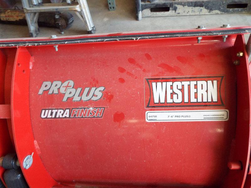 Western Pro Plus 7'6" Blade, with Ultra mount w/lights