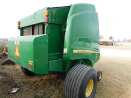 John Deere 569 round baler