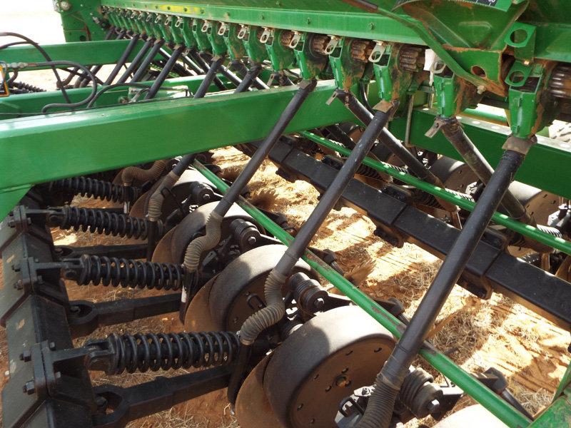 John Deere 1560 No Till Drill, Yetter Marker