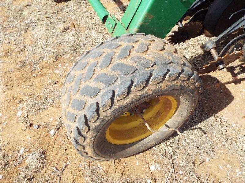 John Deere 1560 No Till Drill, Yetter Marker