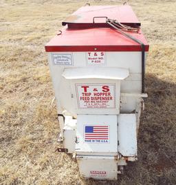 Range Trip Hopper Cube Feeder, Model P-826