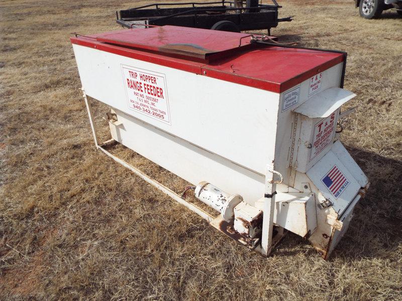 Range Trip Hopper Cube Feeder, Model P-826