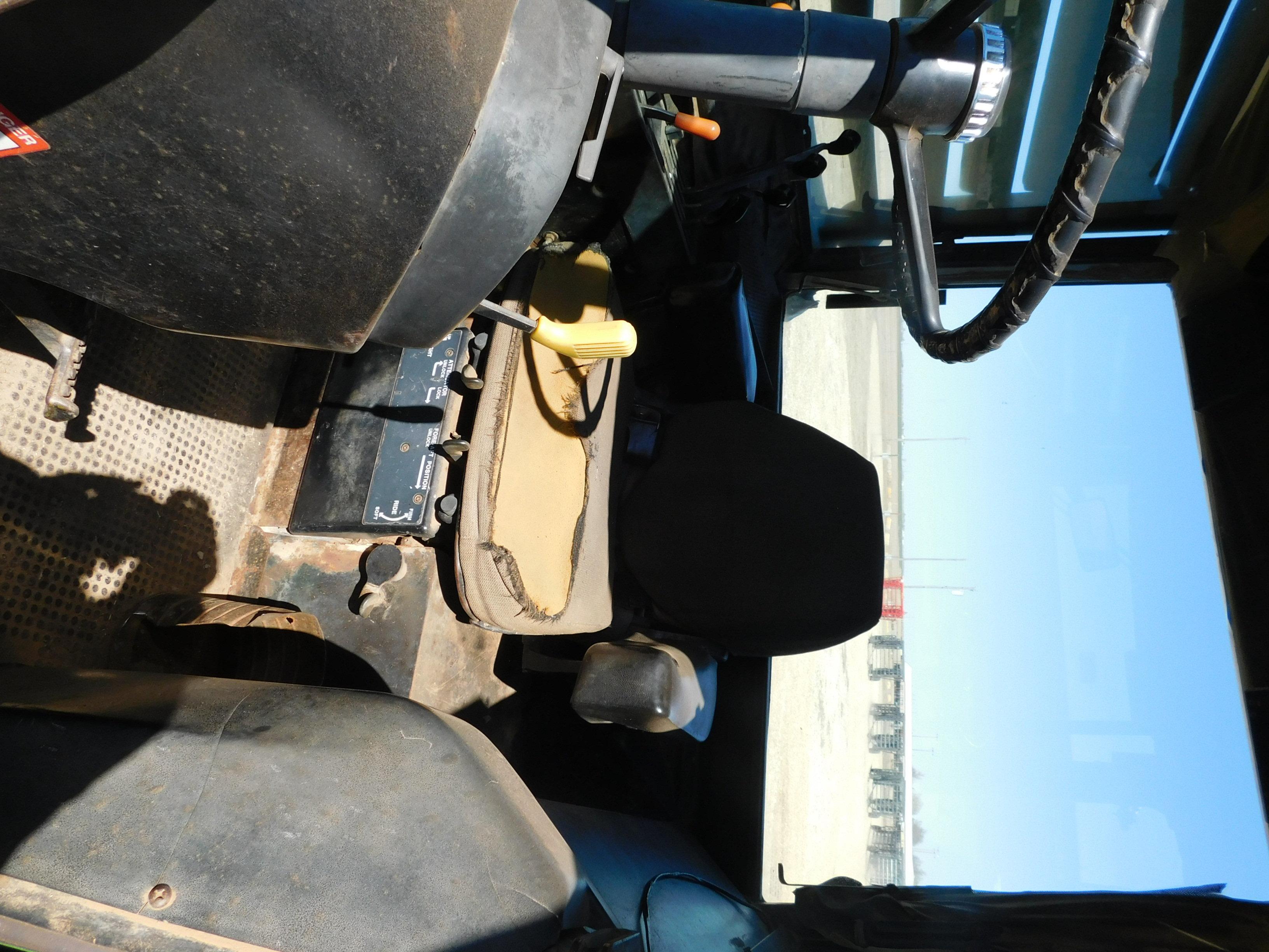 John Deere 4440 Tractor w/JD 725 Loader Bucket