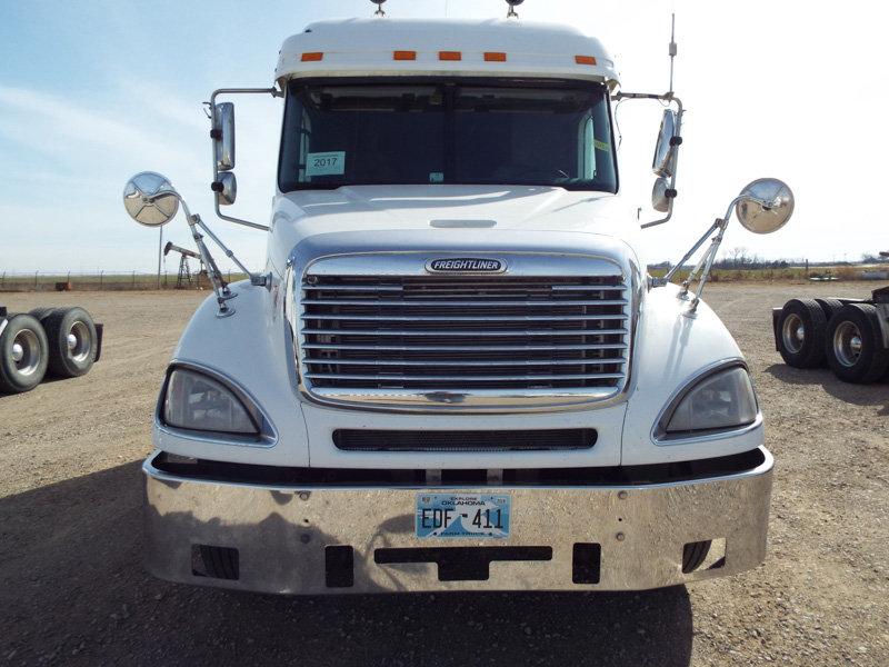 2003 White Freightliner Columbia Truck