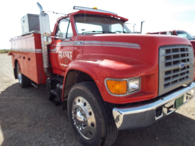 1995 Red  Ford F800 Service Truck