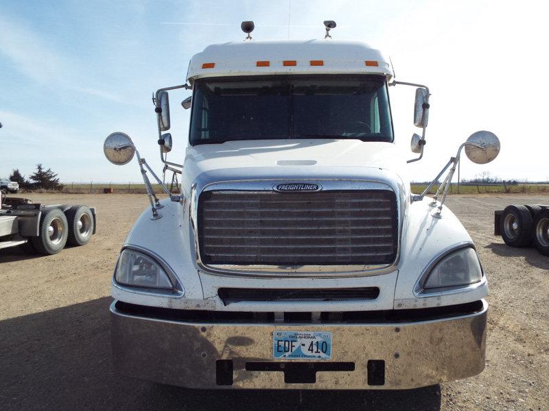 2003 White Freightliner Columbia Truck