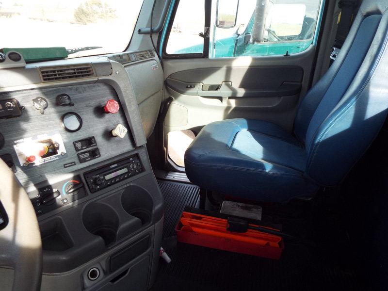 2007 Light  Blue Freightliner Columbia Truck