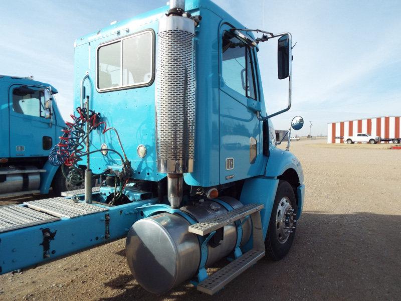 2007 Light  Blue Freightliner Columbia Truck