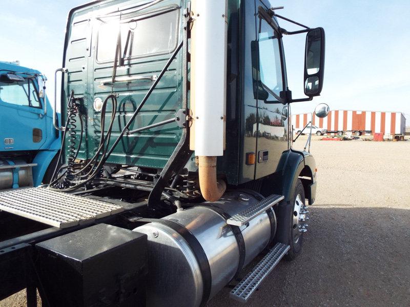 2002 Green  Volvo Day Cab Truck