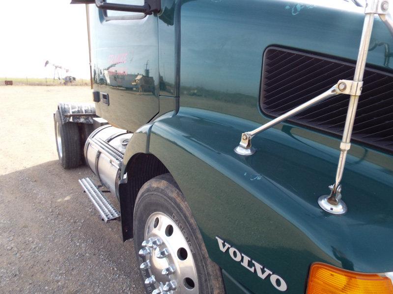 2002 Green  Volvo Day Cab Truck