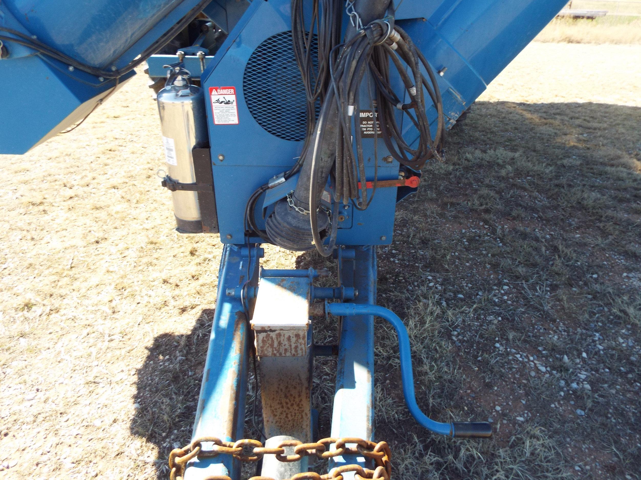 2009 Kinze 1050 Row Crop Grain Cart