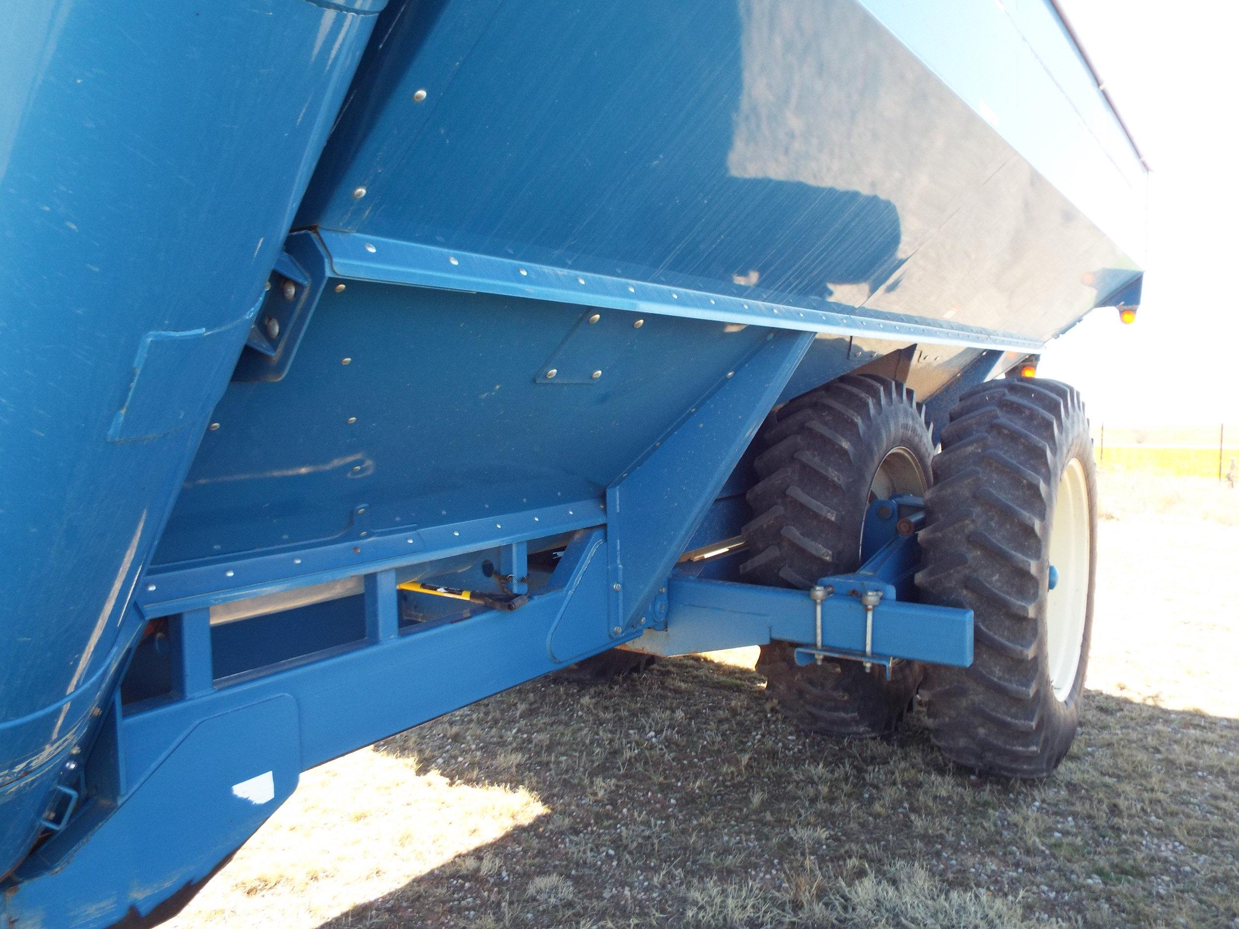 2009 Kinze 1050 Row Crop Grain Cart