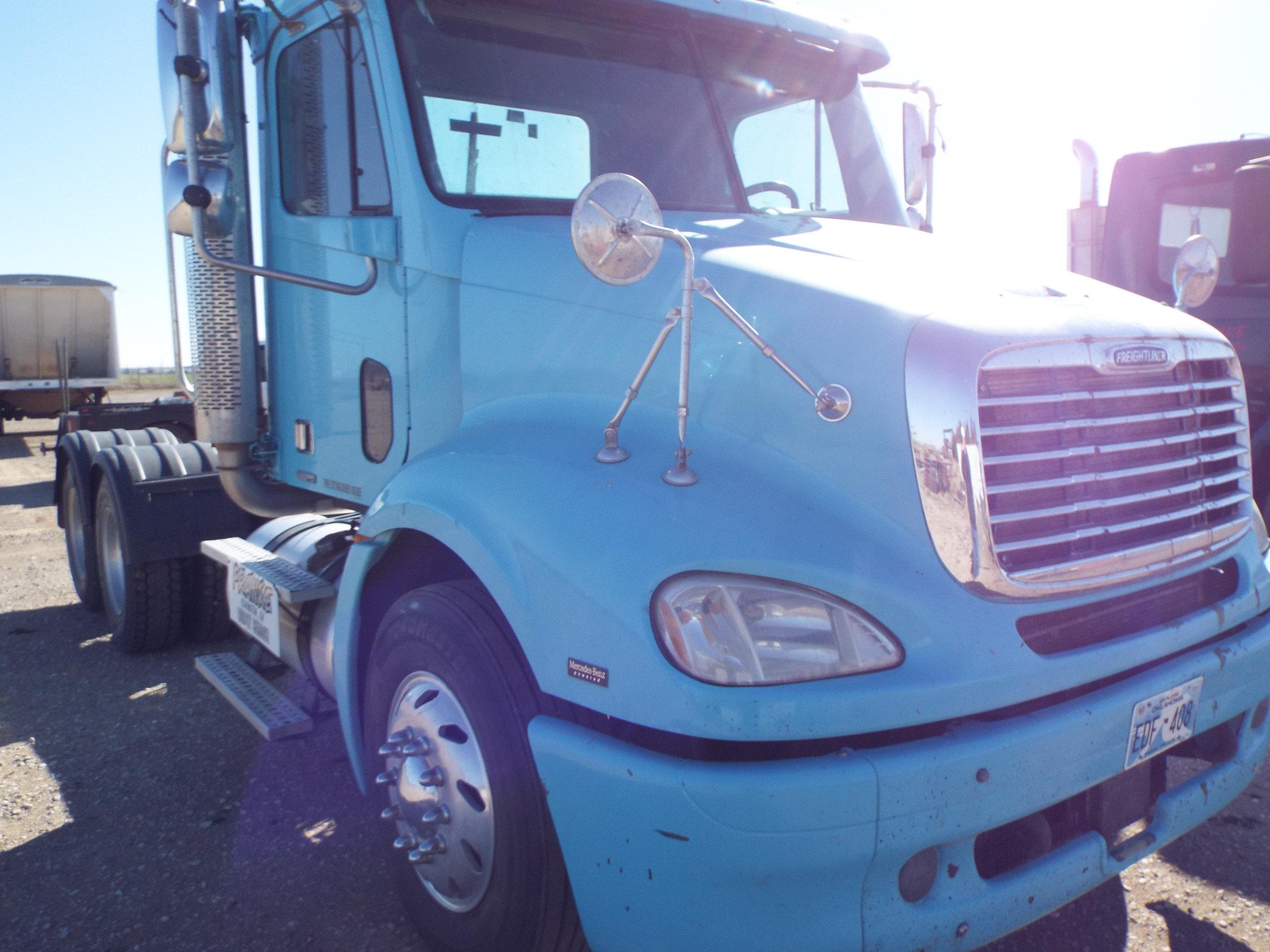 2006 Light  Blue Freightliner Columbia Truck