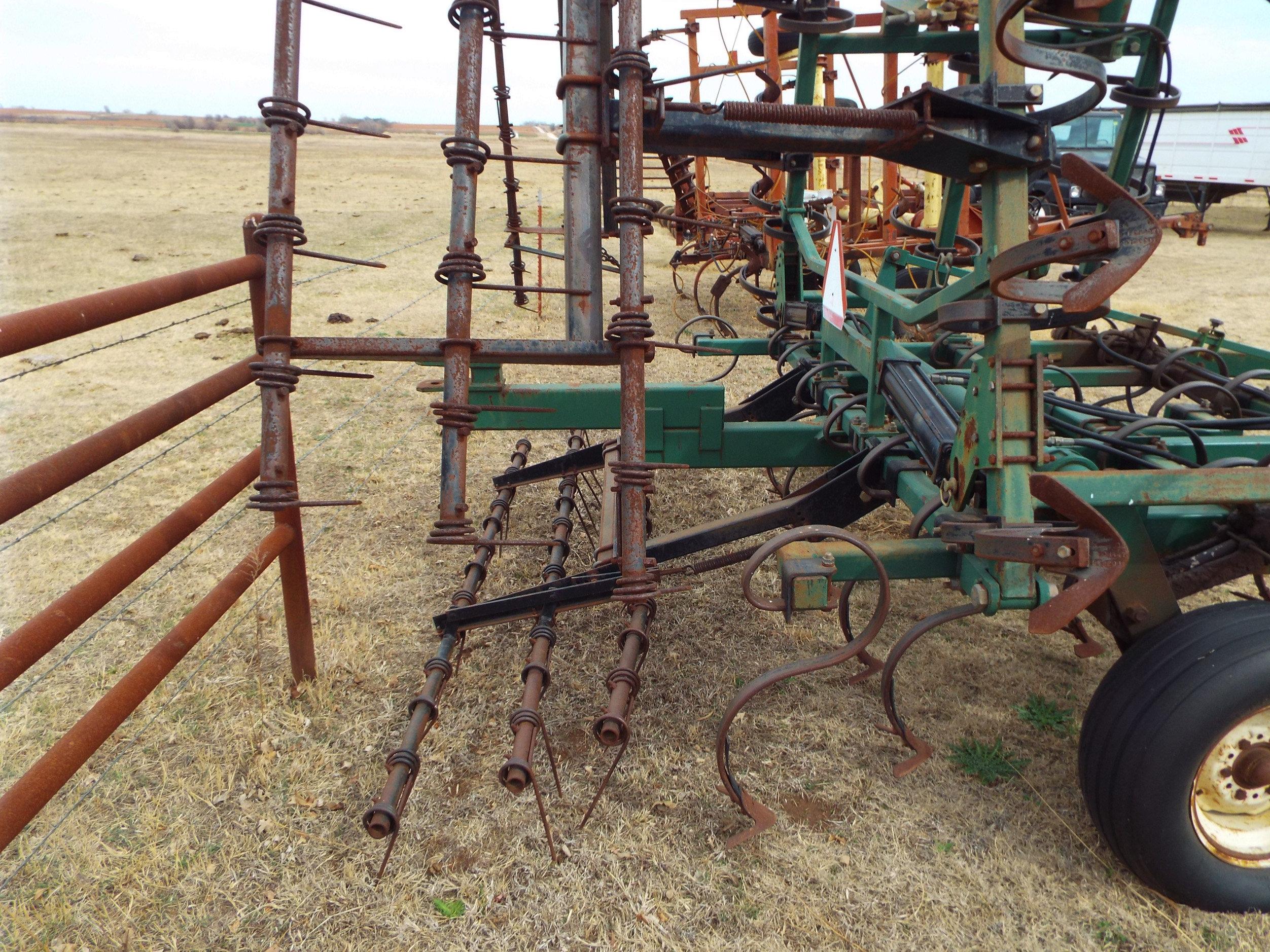 Baker 28' field cultivator w/harrow and rear hitch