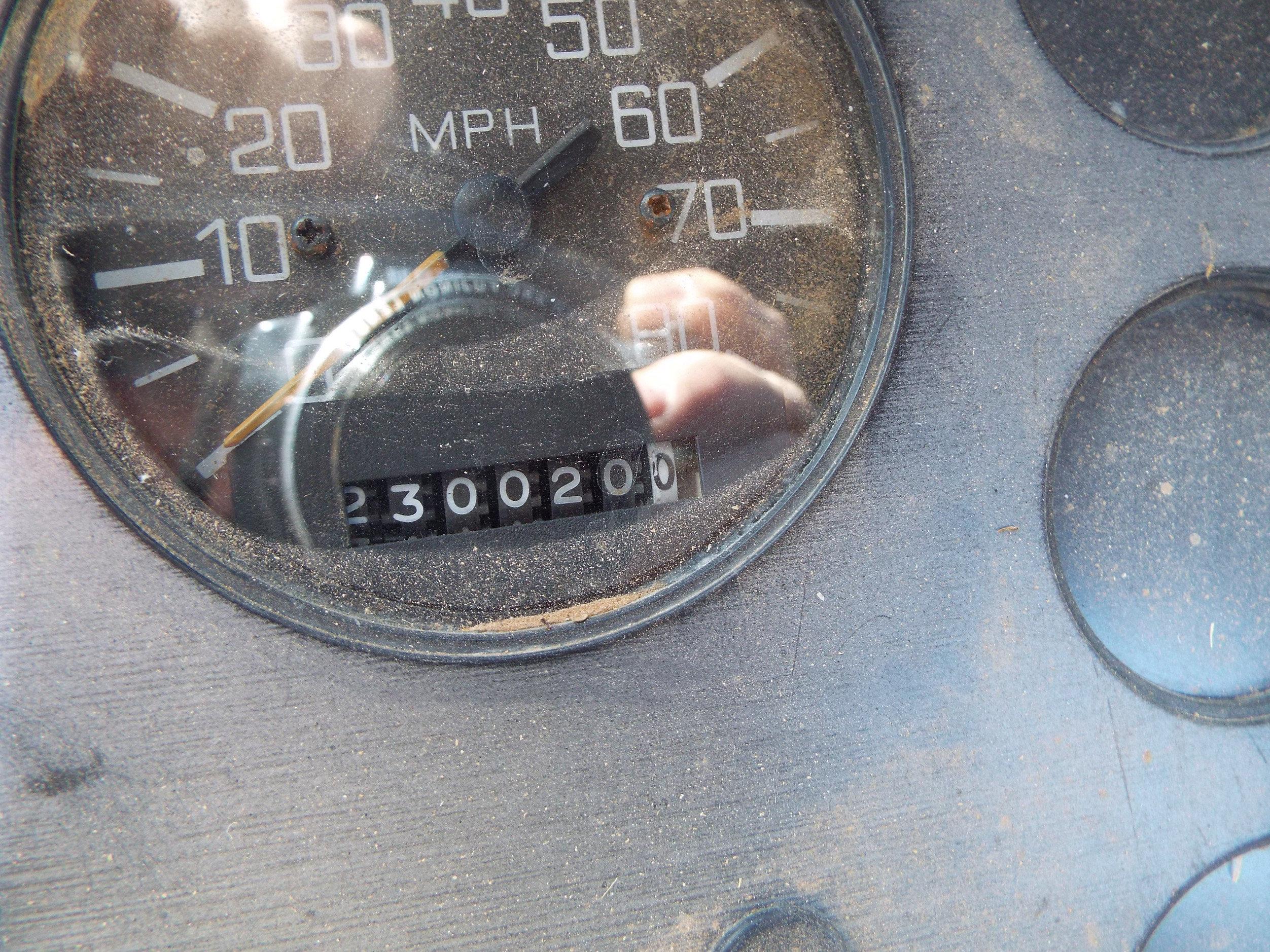 1992 Volvo truck/tractor, day cab, 230,020 miles