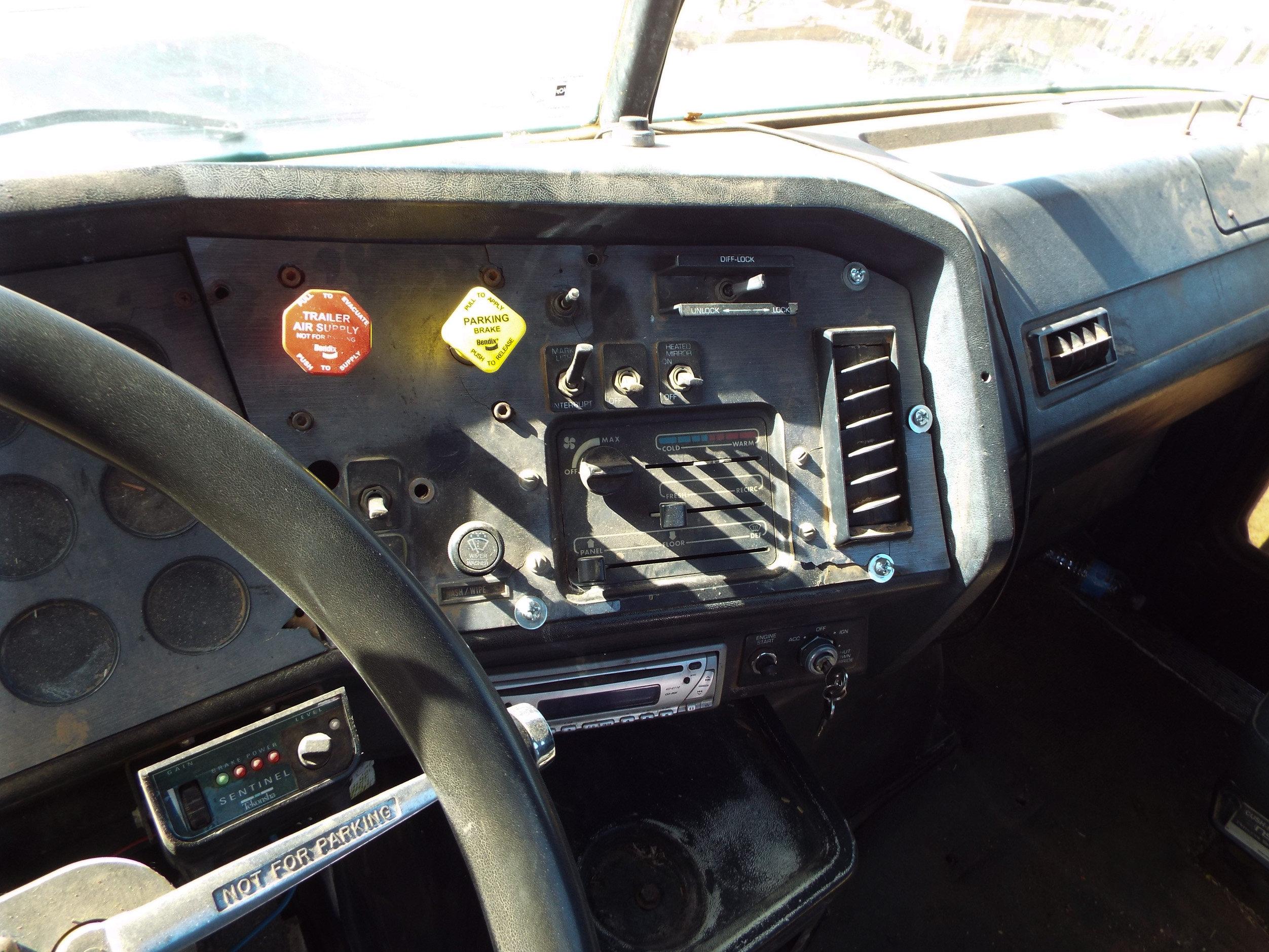 1992 Volvo truck/tractor, day cab, 230,020 miles