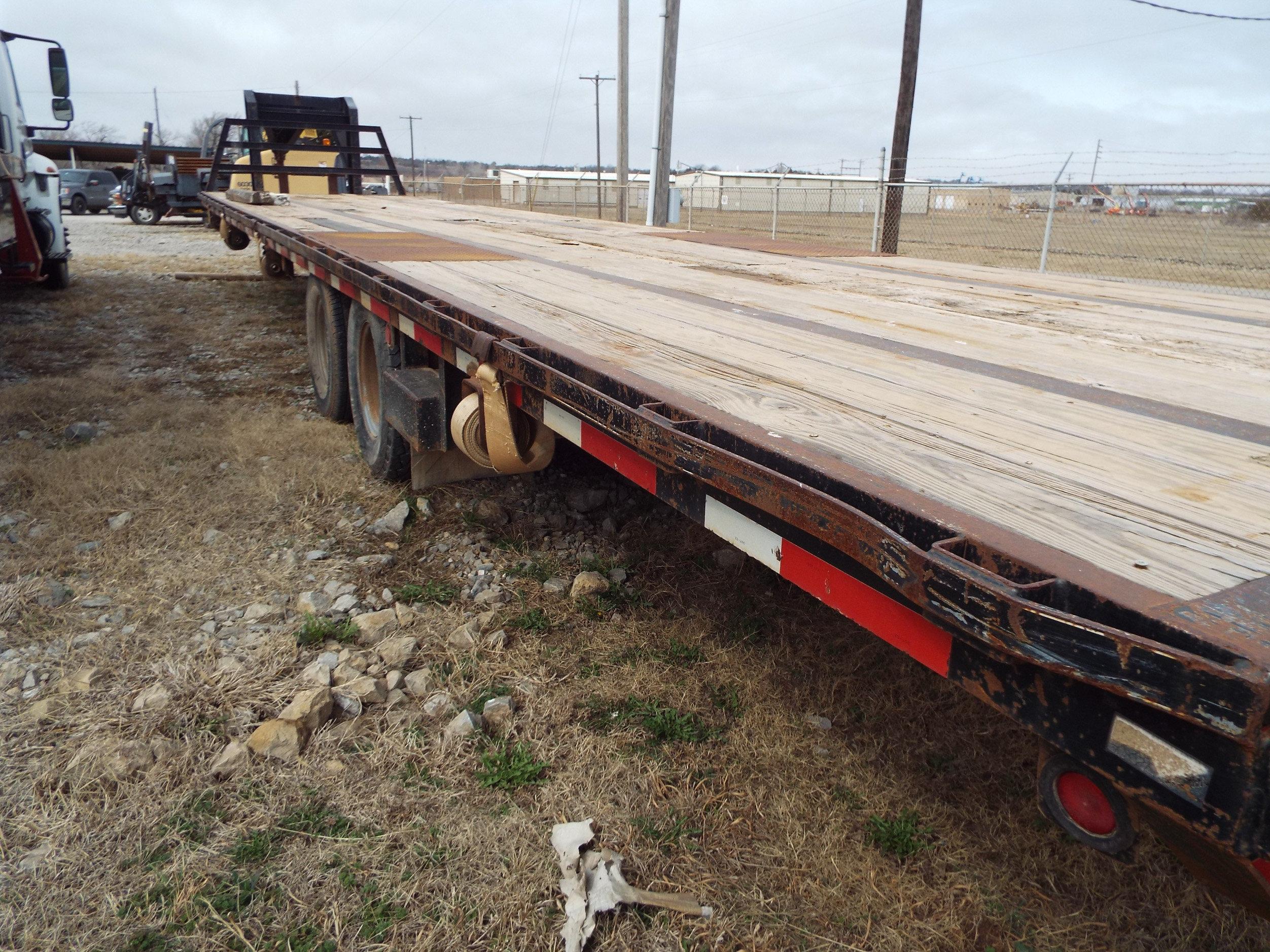 2004 Top Hat, gooseneck hitch trailer