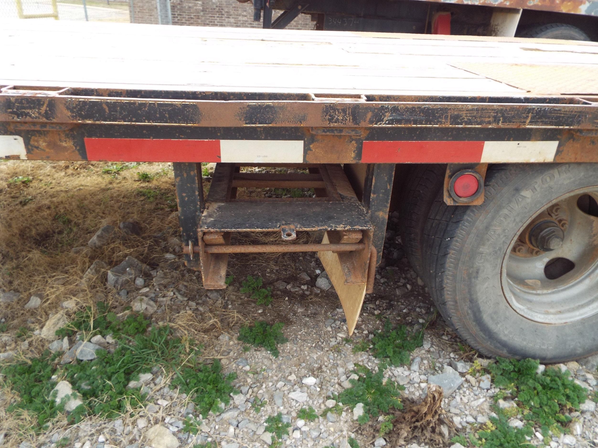 2004 Top Hat, gooseneck hitch trailer