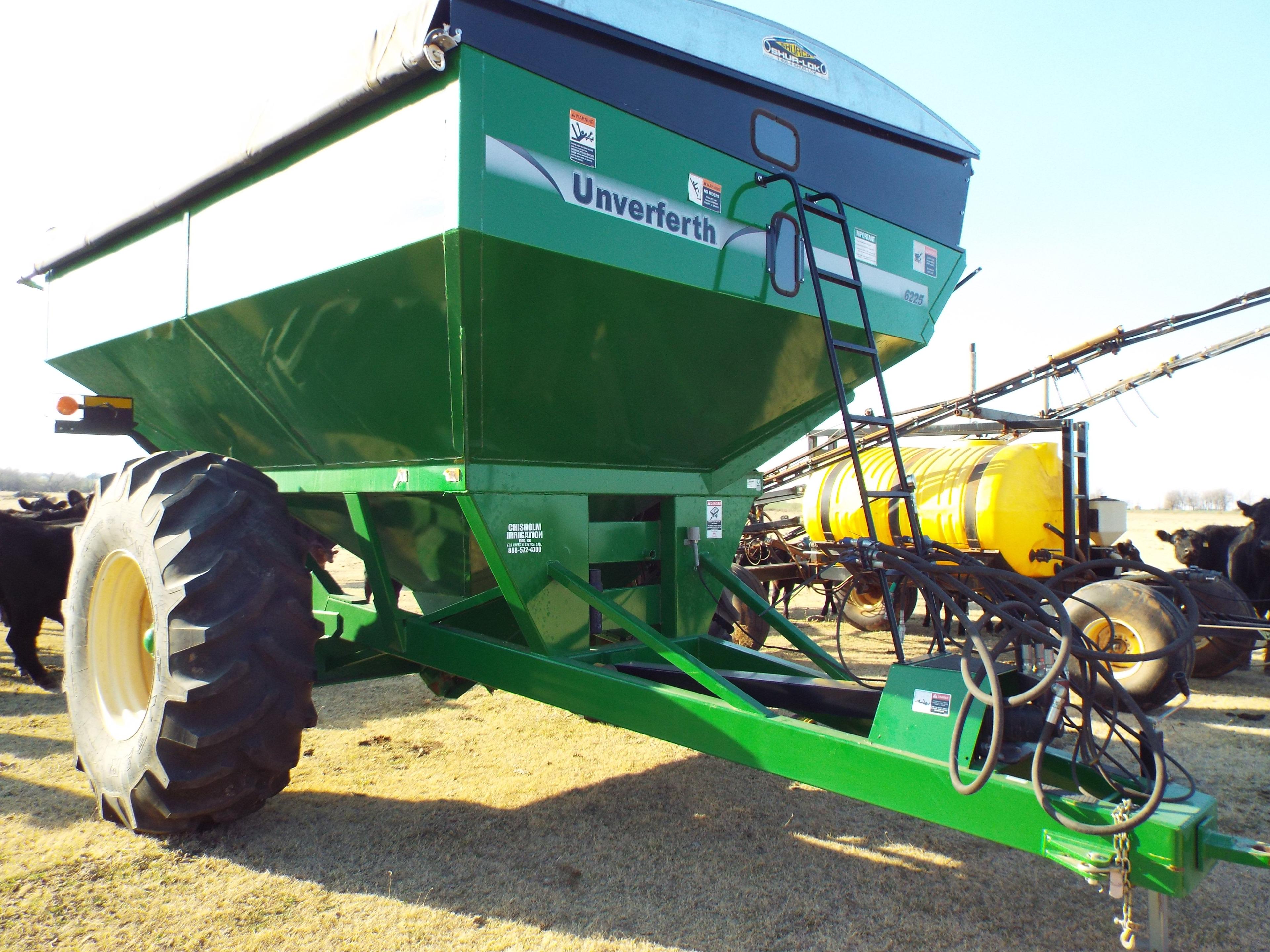 6225 Unverferth Grain Cart