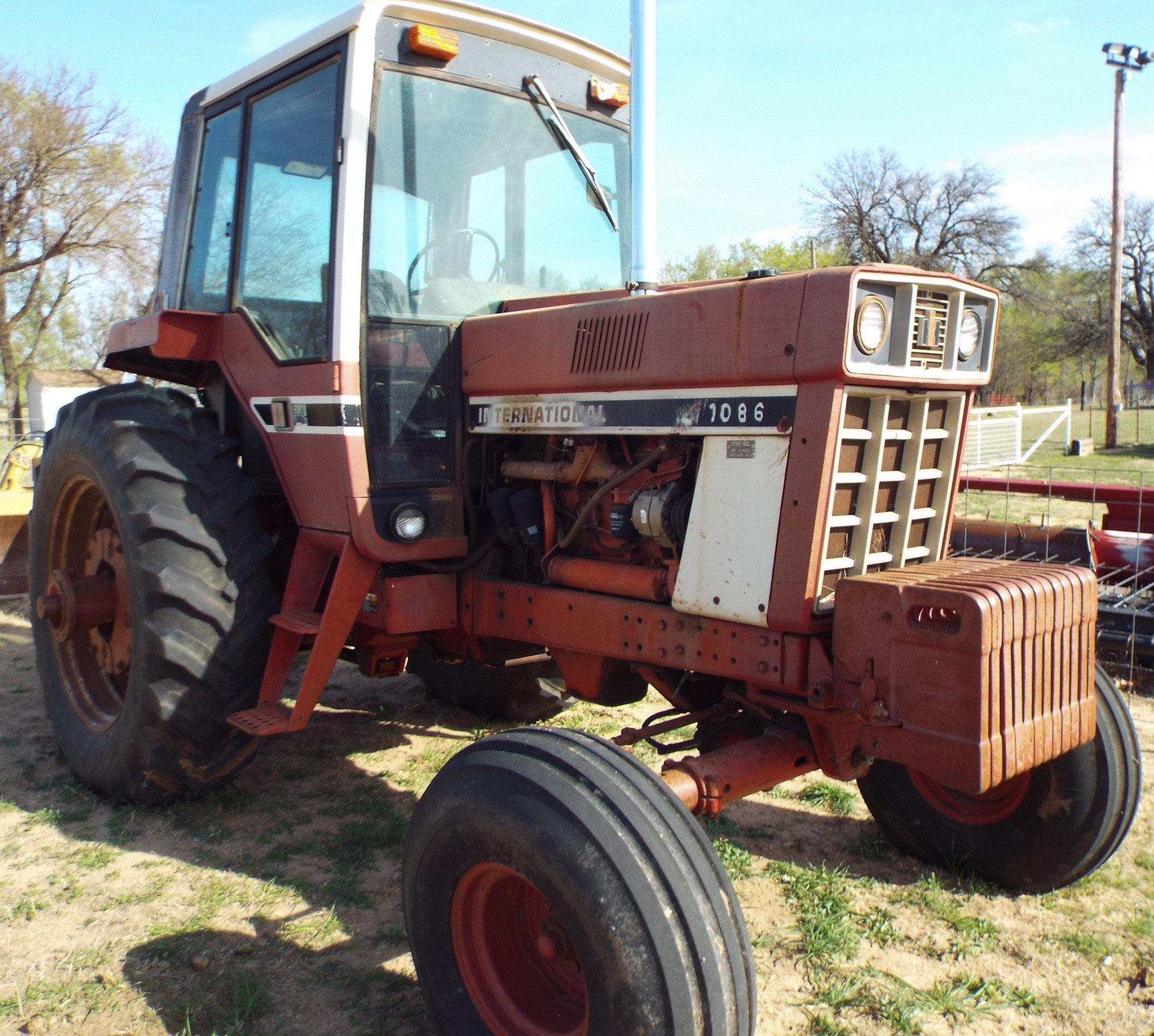 1086 International Tractor