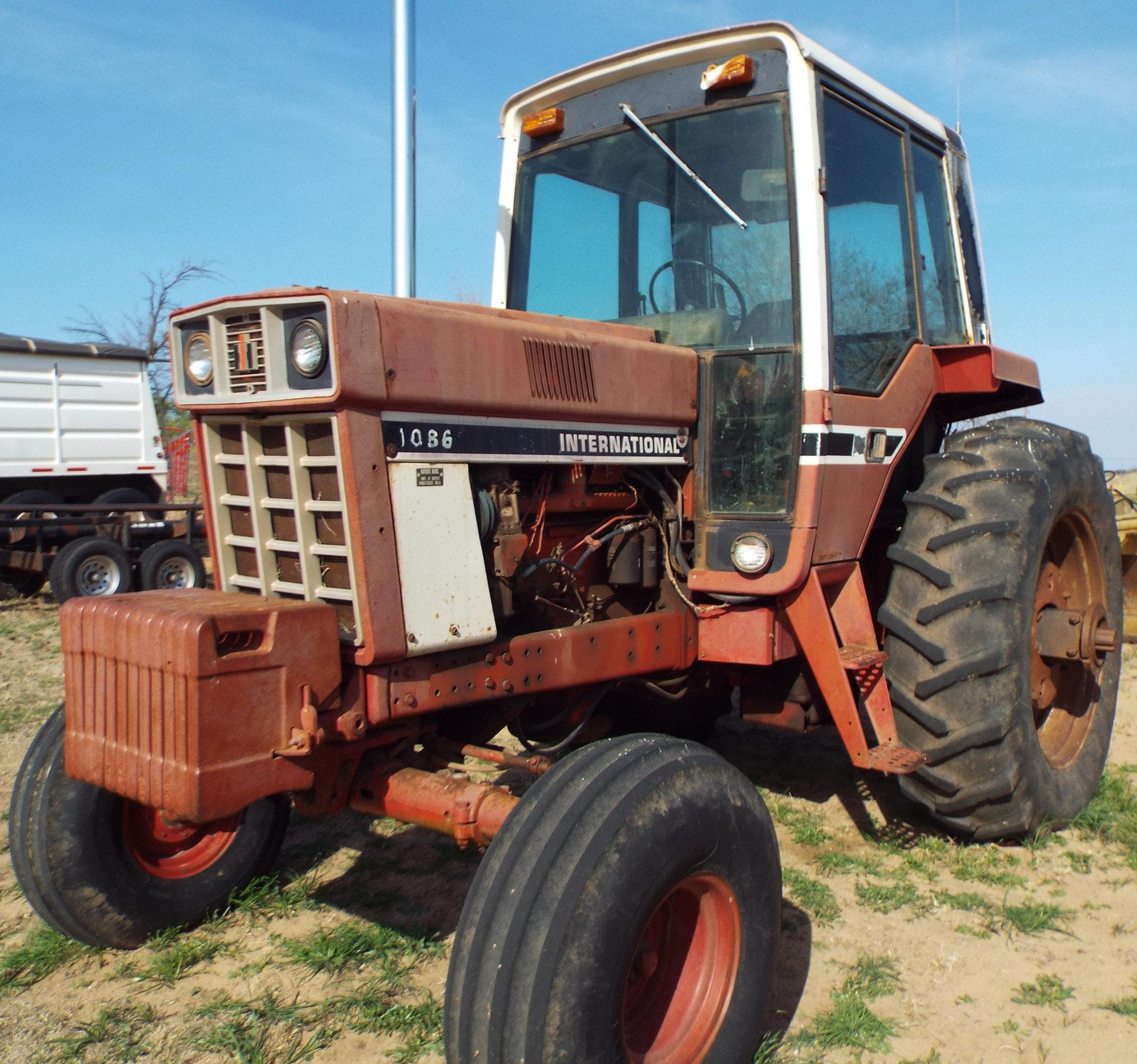 1086 International Tractor