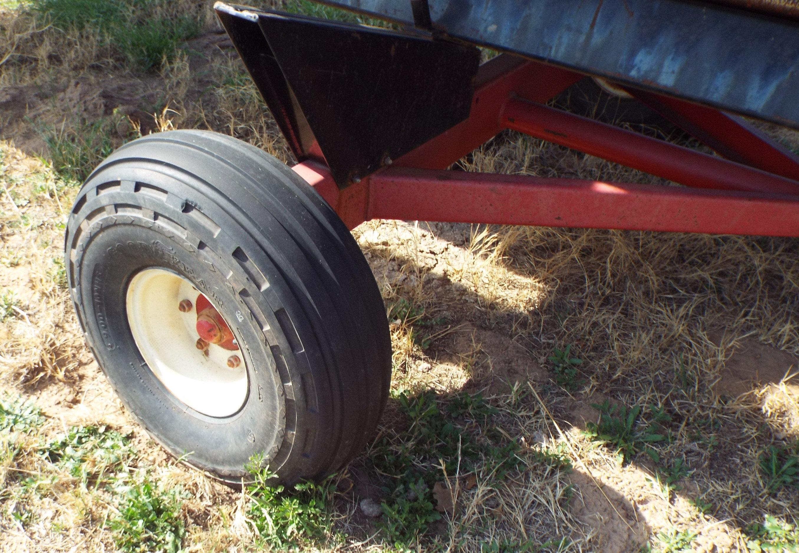 672 E-Z Trail 4 wheel single header trailer