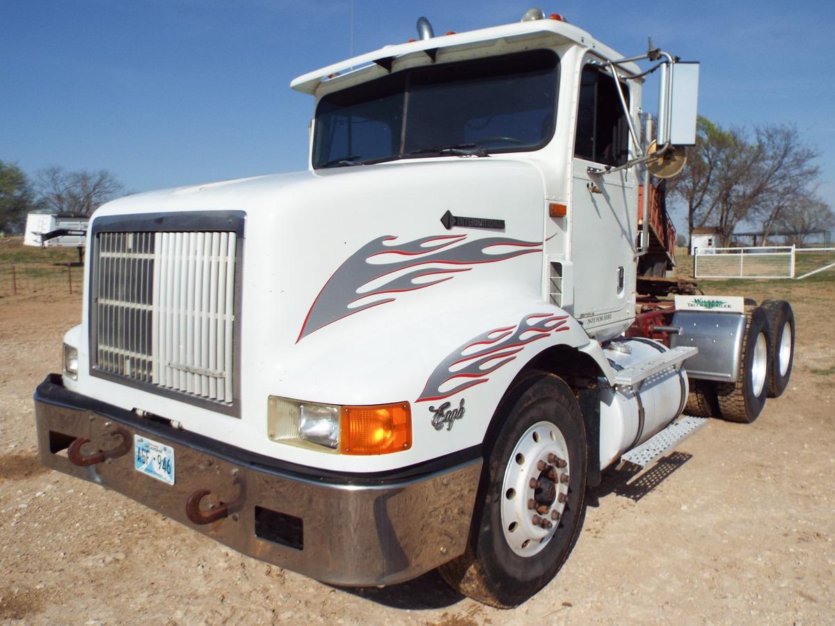 1995 White 9200 International Eagle Day cab truck