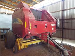 BR 7090 New Holland Round Baler