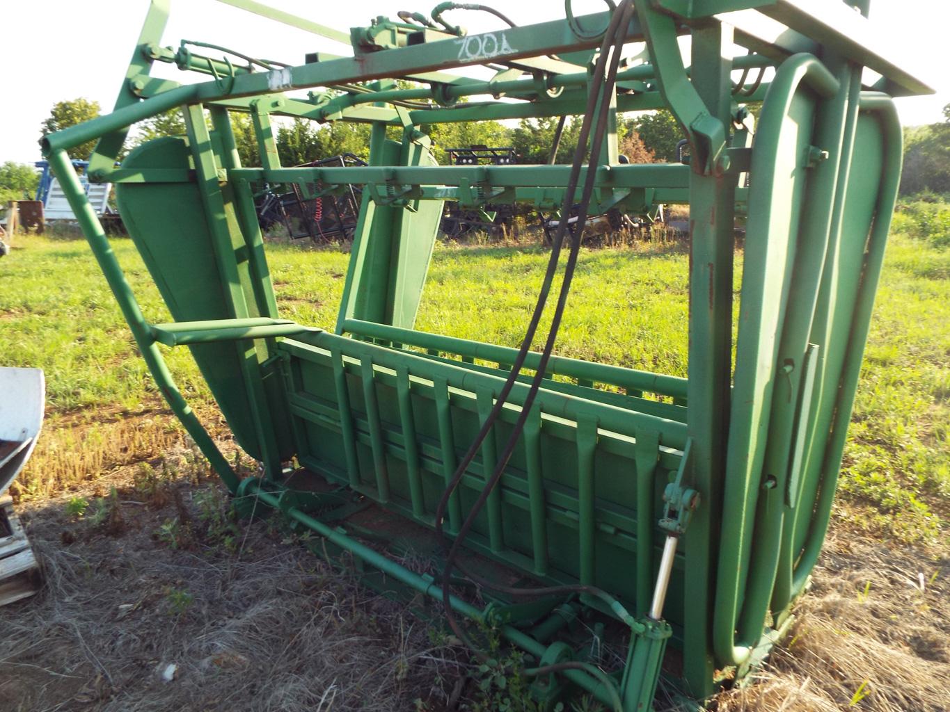 Hydraulic Cattle Chute, auxiliary powered.