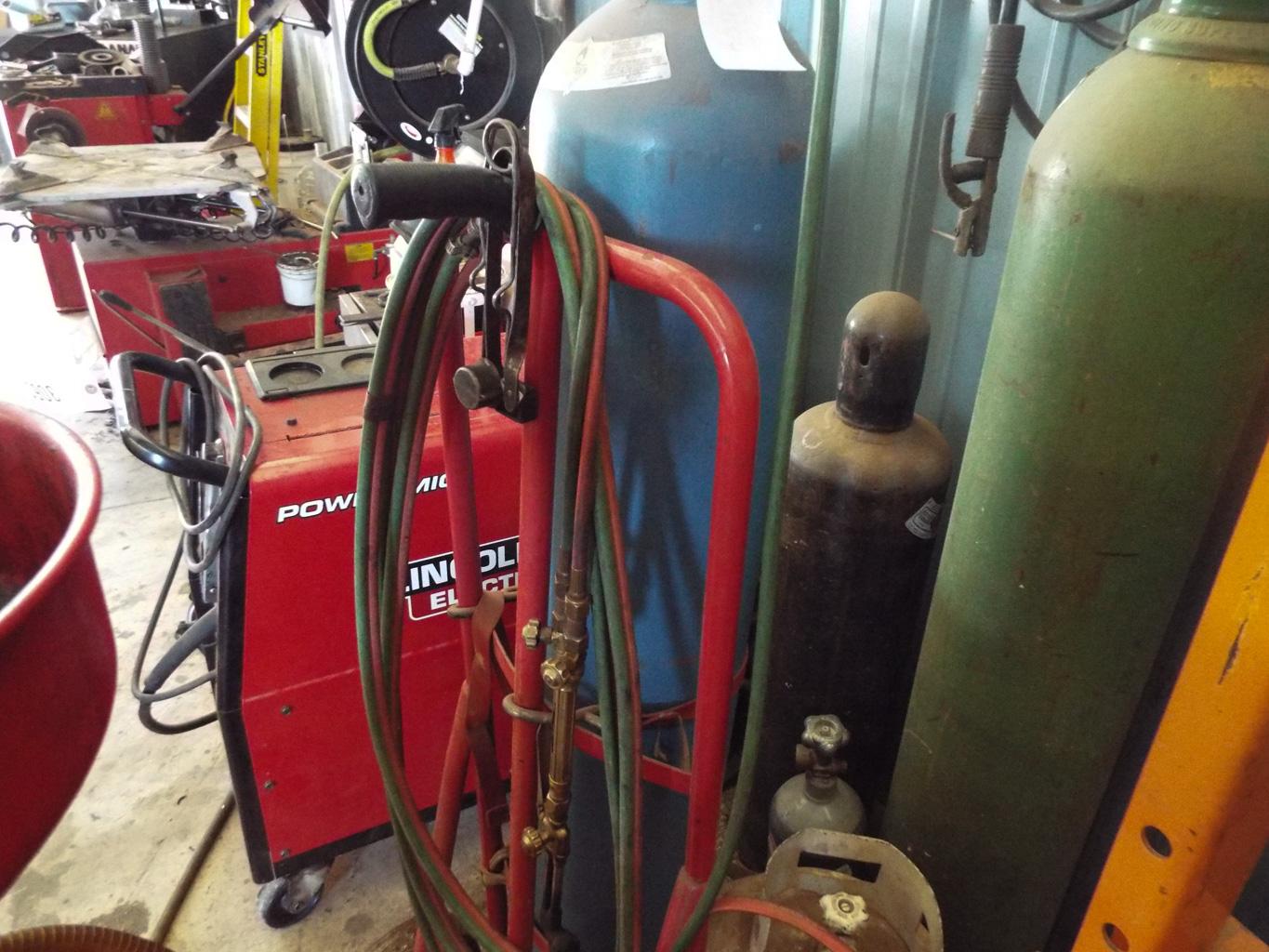 Acetylene torch and cart with extra oxygen bottle