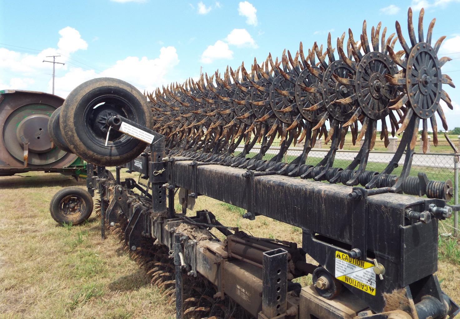 Yetter 41' 3pt, rotary hoe model 3541