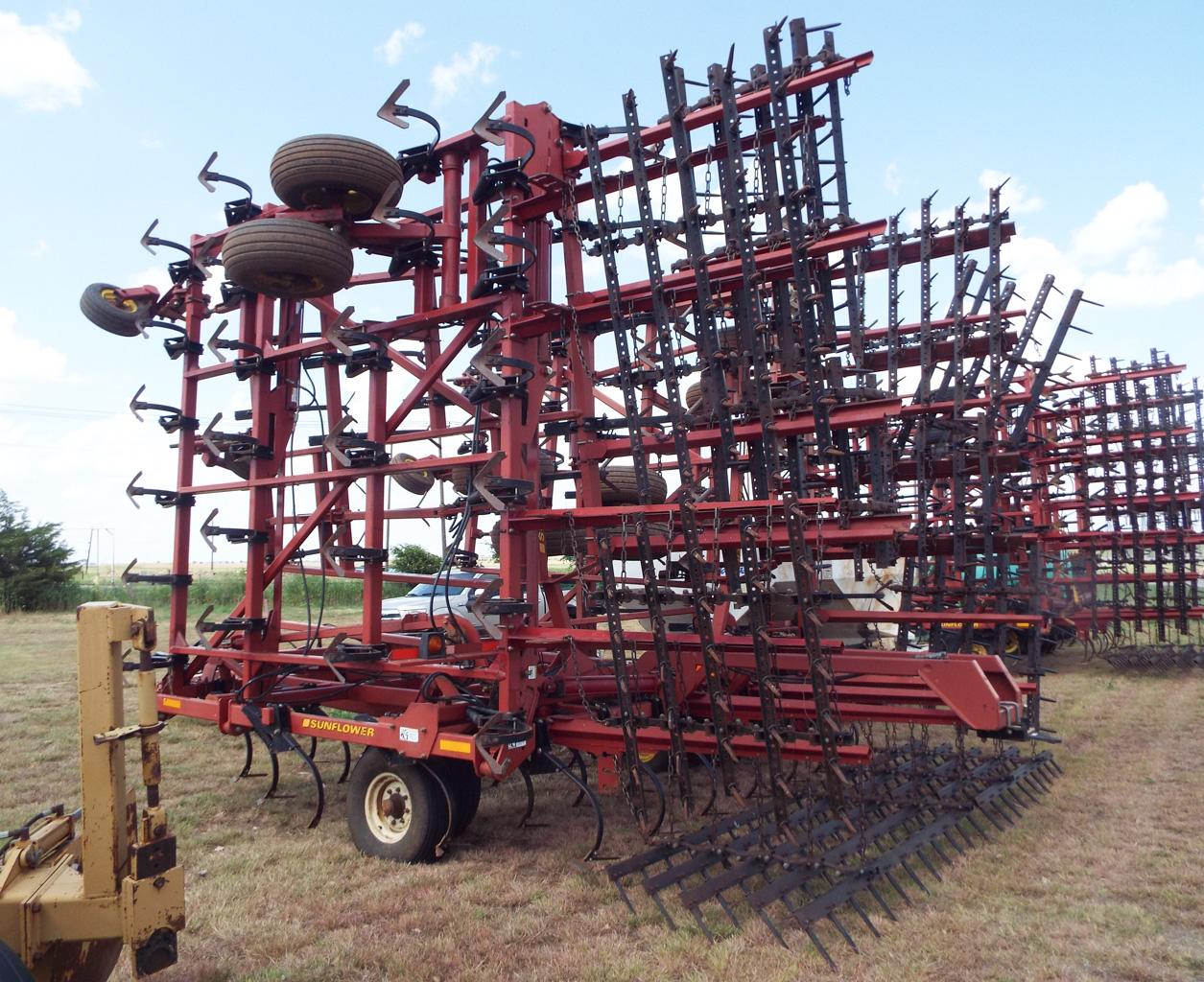 Sunflower model 5055-58 field cultivator