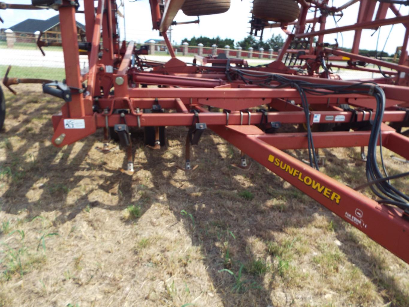 Sunflower model 5055-58 field cultivator